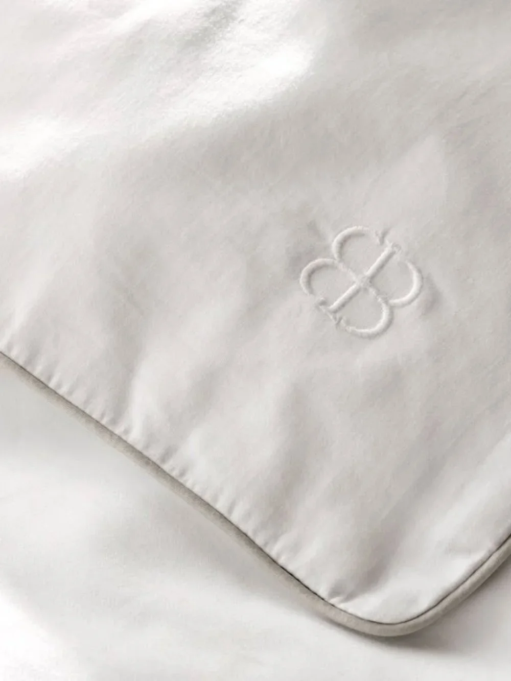 Boll & Branch Full/Queen White/Oak Percale Embellished Duvet Cover Set